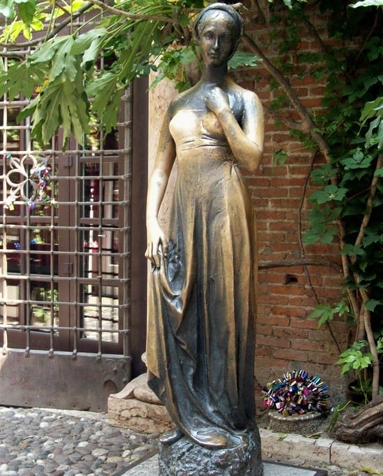 Statue of Juliet at Casa di Giulietta